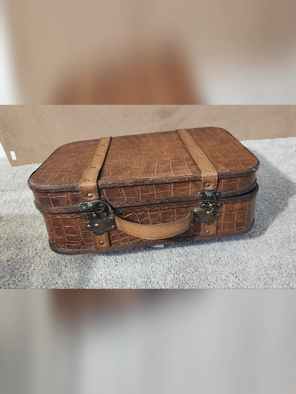 Vintage-Style Brown Croc Embossed Leather Travel Case